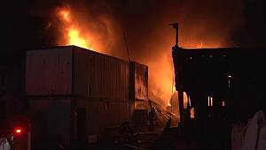 Ümraniye’de geri dönüşüm deposu alev alev yandı