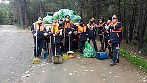 Aydos Ormanı'nda bir kamyon çöp topladılar