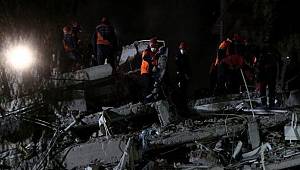 Depremde çöken Rıza Bey Apartmanı’ndan bir iyi bir kötü haber…