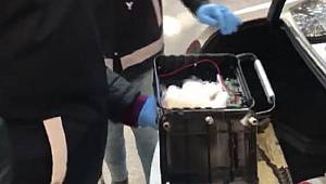 Kadıköy'de uyuşturucu operasyonu! Eski tip radyonun içine saklamışlar