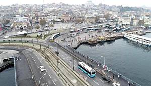 Kısıtlamanın ardından Eminönü'ndeki hareketlilik havadan görüntülendi