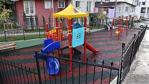 Pendik 'te engellilere uygun salıncak ve spor üniteleri kuruldu.