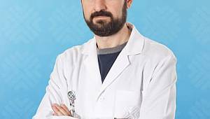 SKANDAL: Doktor hastanın başına peçete koydu, 'İyileştin mi?' diye sordu!