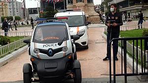 Taksim'de drone ile maske ve sosyal mesafe uyarısı