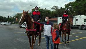 Ümraniye Millet Bahçesi'nde Atlı Polis Timleri korona denetimi yaptı