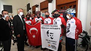 Zeydan Karalar'ın teslim ettiği Türk Bayrağı 10 Kasım'da Anıtkabir'e ulaştırılacak