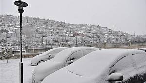 Ankara'da kar yağışının faturası ağır oldu: 400 araç hasar gördü