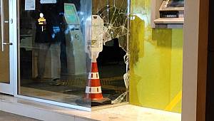 Avcılar'da gece yarısı taşla banka soyma girişimi