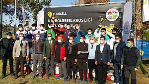 Genç atletler Adana Büyükşehir Belediyesi sponsorluğunda koştu