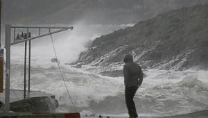 Kar bekleyen İstanbul'a yarın için 'sarı kod'lu fırtına uyarısı