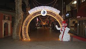 Kartal’da Cadde ve Meydanlar Yeni Yıl İçin Süslendi