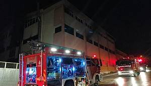 Sultanbeyli’de 3 katlı fabrikada gece yarısı korkutan yangın