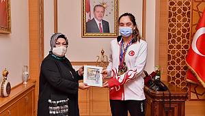 Tekvando’nun Altın Kızından Başkan Döğücü’ye Ziyaret