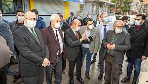 Tunç Soyer mahalle sakinlerinin taleplerini dinledi