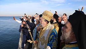 ADALAR'DA DENİZDEN HAÇ ÇIKARMA TÖRENİ YAPILDI