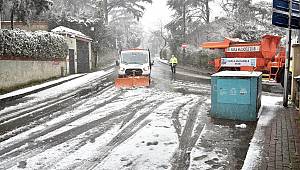 BEŞİKTAŞ BELEDİYESİ KARLA MÜCADELE EKİPLERİ SAHAYA İNDİ