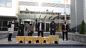 ÇEKMEKÖYLÜ ÖĞRENCİLERDEN KEDİ EVLERİ