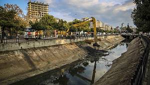 Adana Büyükşehir Belediyesi ekipleri kısıtlamalarda da çalışmalarına devam ediyor