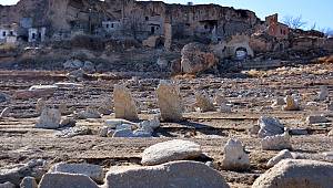 Baraj suyu çekilince ortaya çıktı