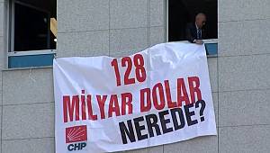 '128 milyar dolar nerede?' pankartı Meclis'te