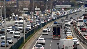 Hafta sonu kısıtlaması öncesi trafik yoğunluğu yüzde 70'e ulaştı