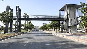 Üst geçitler asansörleriyle birlikte vatandaşın hizmetinde