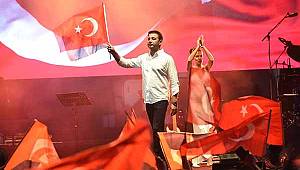 BEŞİKTAŞ’TA 30 AĞUSTOS COŞKUSU ‘ZAFER YÜRÜYÜŞÜ’ VE GÜLŞEN KONSERİYLE KUTLANDI