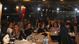 Karabağlar Belediye Başkanı Muhittin Selvitopu, meclis üyeleri ve bürokratlar bütçe yemeğinde buluştu.