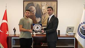 ŞAMPİYON MİLLİ KÜREKÇİ ALİ ARDIL İLGÜN’DEN BAŞKAN GÖKHAN YÜKSEL’E ZİYARET