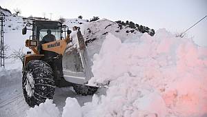 Büyükşehir karla mücadeleyi yoğun şekilde sürdürüyor