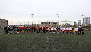 Genç Sporcular, Şampiyonluk Kupalarını Kartal Belediyesi Yöneticilerinden Aldı