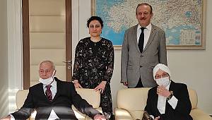 Kartal Kaymakamı Huzur Evinde Evlenen Çifti Misafir etti.