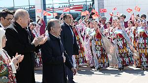 Cumhurbaşkanı Erdoğan, Türk İslam tarihinin önemli merkezlerinden Hive'de İçan Kale bölgesini ziyaret etti