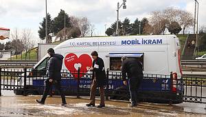 Kartallıların, Soğuk Havada Sıcak Çorba ve Çay İkramı ‘Mobil İkram Aracı’ndan