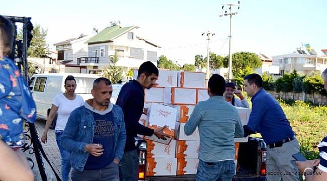 İzmir Şanlıurfa Federasyonu Didim'de tespit edilen bin aileye gıda yardımında bulundu.