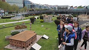 Kartal Belediyesi’nden Misafir Çocuklara Şehir Turu