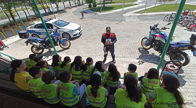 Öğrencilere Jandarma ve Polisten uygulamalı trafik eğitimi