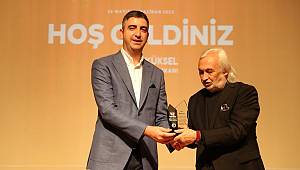 Uluslararası Üniversite Tiyatro Bölümleri Festivali'nin Açılışında Müjdat Gezen'e Onur Ödülü