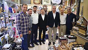 BAŞKAN YAZICI, NUSAYBİN’DE ÇİÇEKLERLE KARŞILANDI