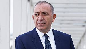 İşini bırakıyor, eşini değil!