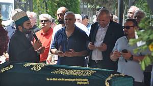 Siyasetçi iş adamı Turabi Artuc annesini son yolculuğuna göz yaşlarıyla uğurladı