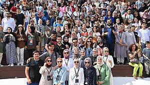 İYİLİK ŞAMPİYONASI’NDA 300 ÖĞRENCİ AYNI ANDA KİTAP OKUDULAR