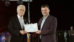 Sakarya Yazarlar ve Şairler Derneği (SAYBİR) Şiir ve sanat gecesinde vatandaşla muhteşem bir geceye imza attı