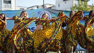 Uluslararası Halk Oyunları Festivali Coşkusu Kartal'ın Mahallelerini Sardı