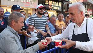 ÜMRANİYEDE BİNLERCE KİŞİYE AŞURE İKRAMI YAPILDI