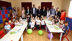 Başkan Özdemir’den öğrencilere kırtasiye hediyesi