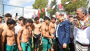 Başkan Zeydan Karalar, “Türk gibi kuvvetli dedirten, bayrağımızı göndere çeken güreşçilerimizi saygıyla anıyorum.”