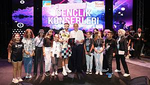 ÇEKMEKÖY'DE ONBİNLERCE GENÇ KONSERLERLE COŞTU