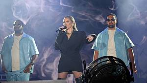 HADİSE “7. KARDEŞ KÜLTÜRLERİN FESTİVALİ”NDE KONSER VERDİ