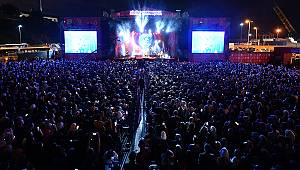 İSTANBULLULAR MARK ELİYAHU’NUN EVRENSEL MÜZİĞİ İLE MUHTEŞEM BİR GECE YAŞADI